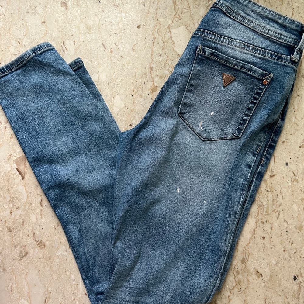 GUESS? Mid Rise Skinny Jeans - White Paint / Distressed - Sz 28 - Retail $129